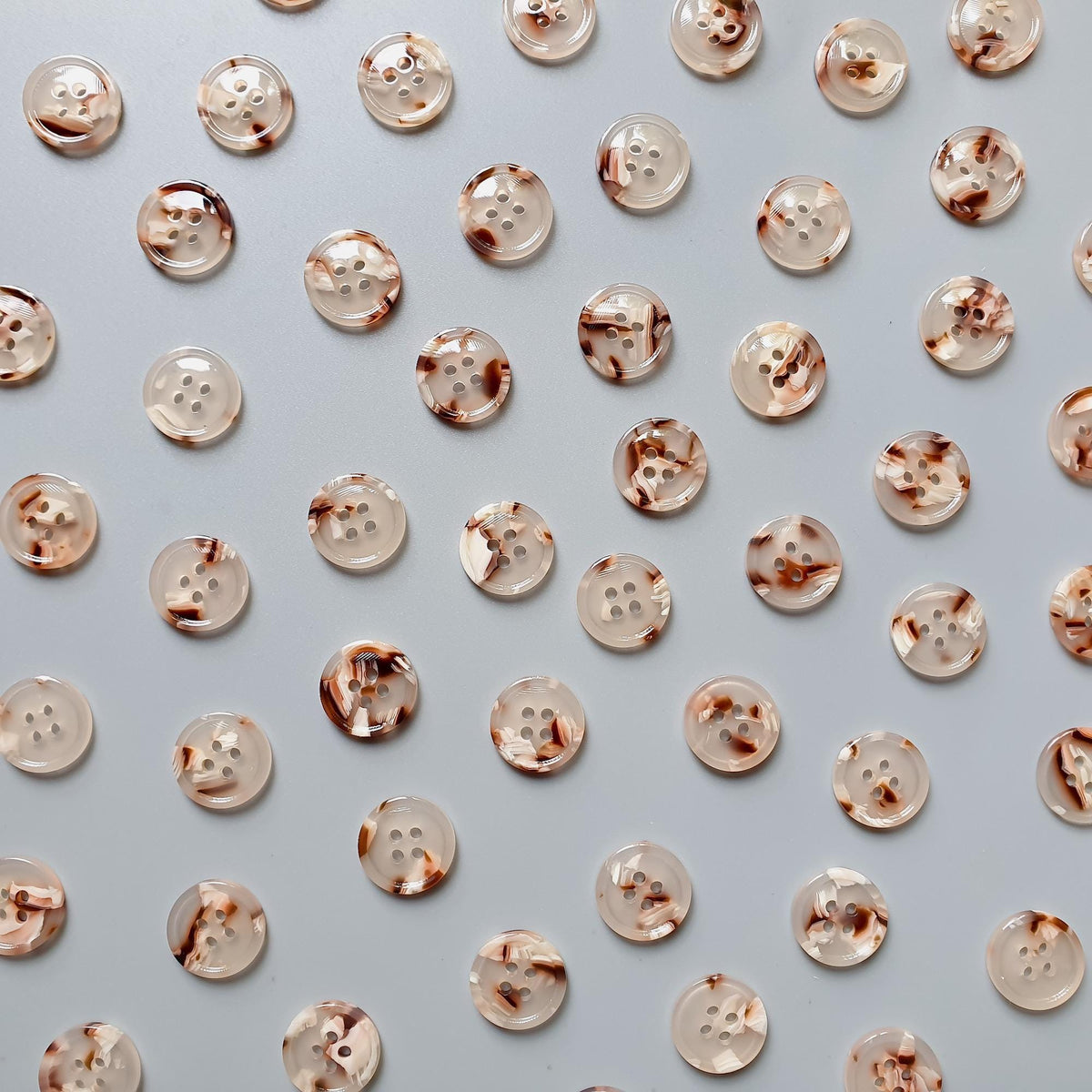 Oatmilk Latte button set (17mm Cardigan size)